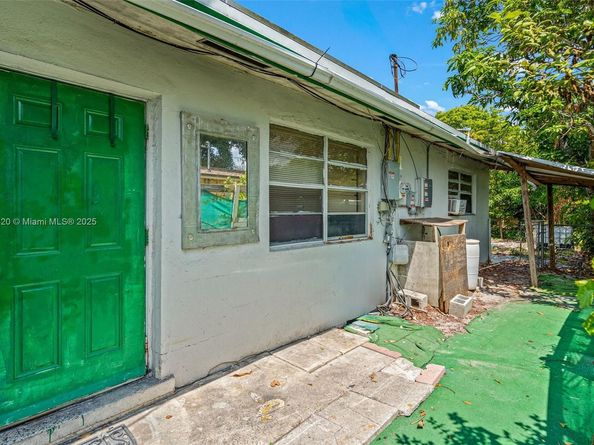 2433 NW 20th St, Fort Lauderdale FL 33311