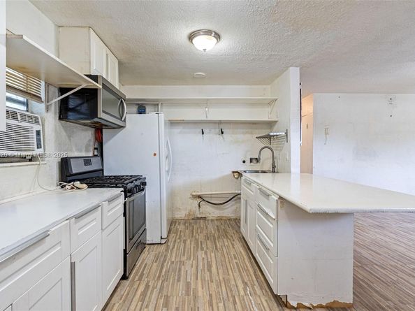 2433 NW 20th St, Fort Lauderdale FL 33311