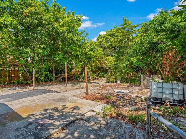 2433 NW 20th St, Fort Lauderdale FL 33311