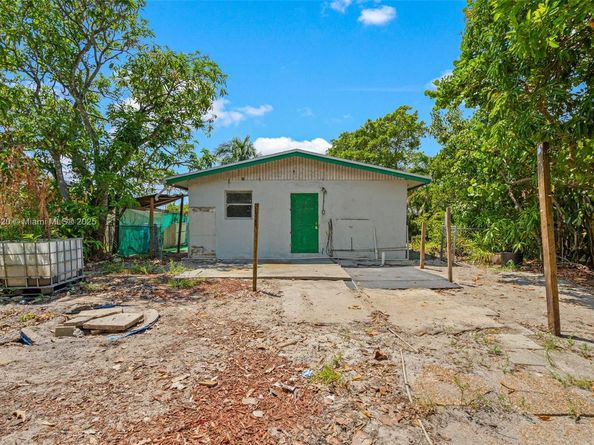 2433 NW 20th St, Fort Lauderdale FL 33311