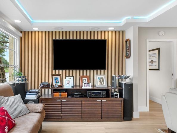 7320 N Devon Dr 101, Tamarac FL 33321