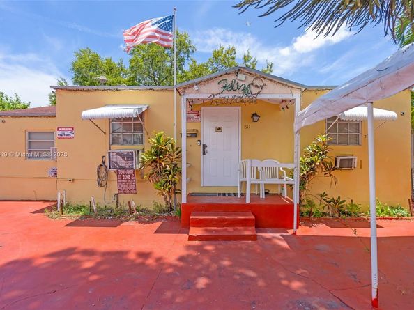 811 NW 24th ct, Miami FL 33125