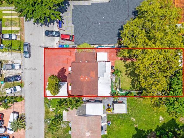 811 NW 24th ct, Miami FL 33125