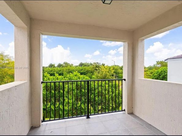 3575 NW 1st St, Pompano Beach FL 33069