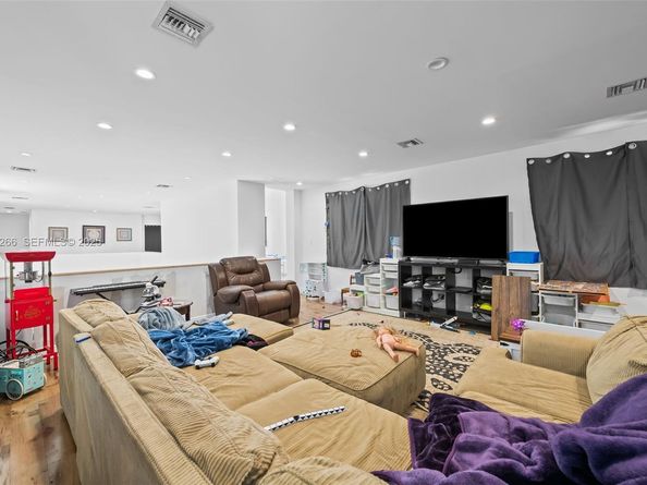 5900 NE 21st Ln, Fort Lauderdale FL 33308