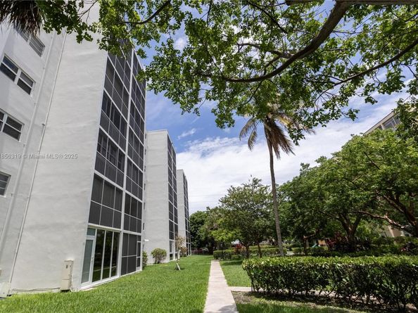 619 NE 14th Ave 507, Hallandale Beach FL 33009
