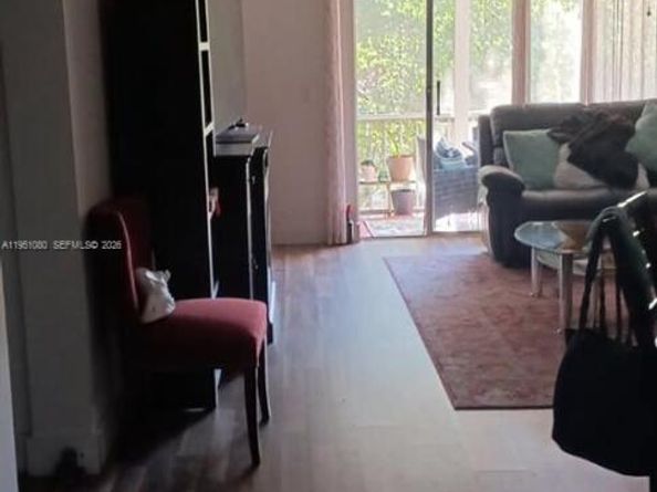 6731 Cypress Rd 310, Plantation FL 33317