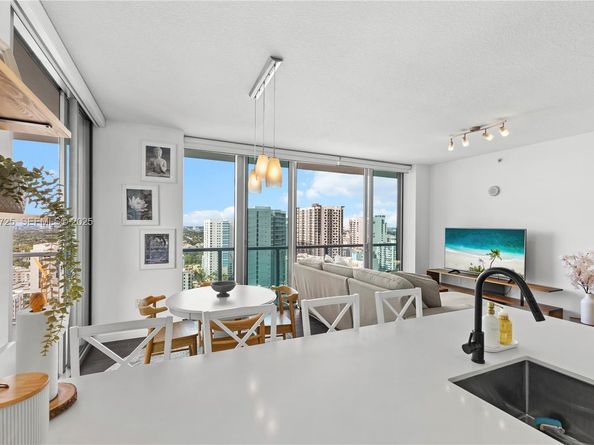 1111 SW 1st Ave 2614N, Miami FL 33130