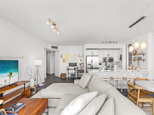 1111 SW 1st Ave 2614N, Miami FL 33130