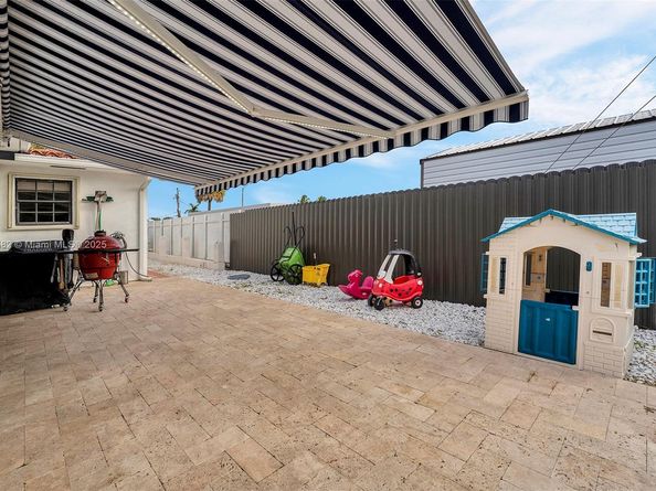 10350 SW 30th St, Miami FL 33165