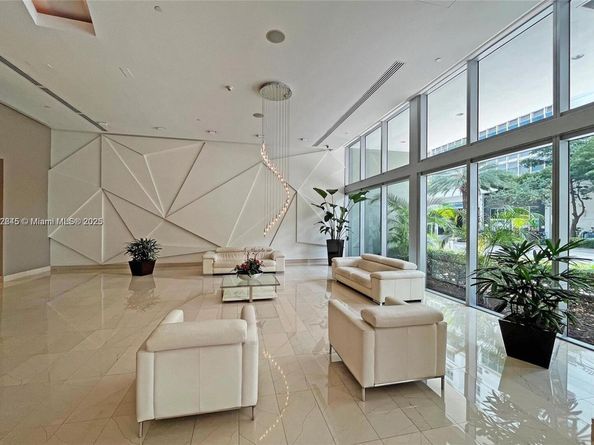 79 SW 12th St 3211S, Miami FL 33130