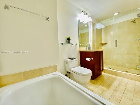 79 SW 12th St 3211S, Miami FL 33130