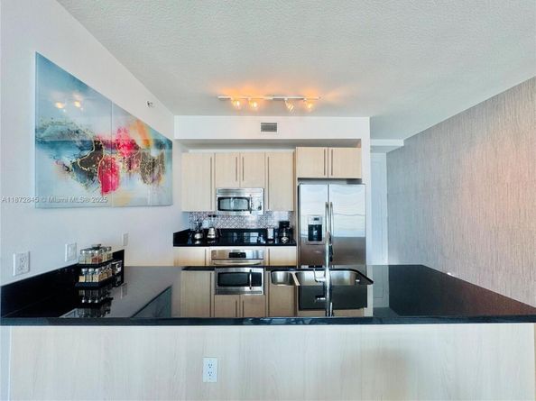 79 SW 12th St 3211S, Miami FL 33130