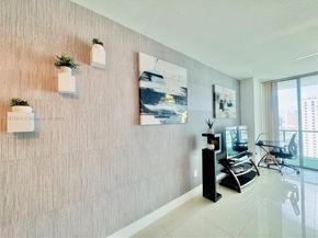 79 SW 12th St 3211S, Miami FL 33130