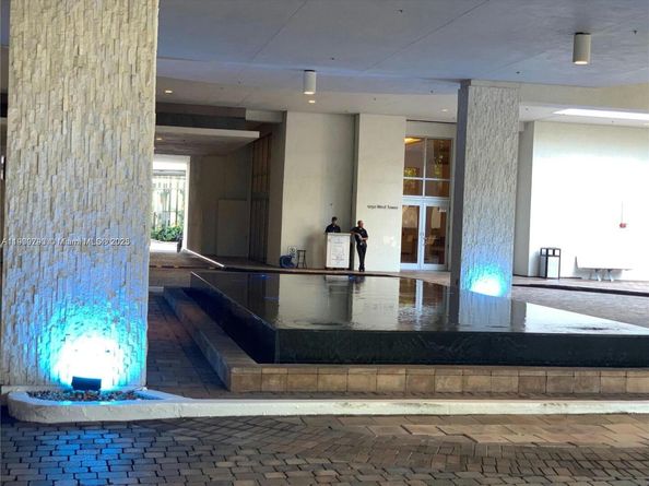 1060 Brickell Ave 1701, Miami FL 33131