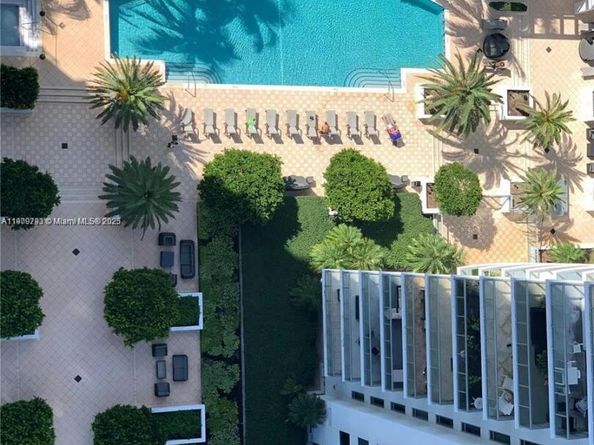 1060 Brickell Ave 1701, Miami FL 33131