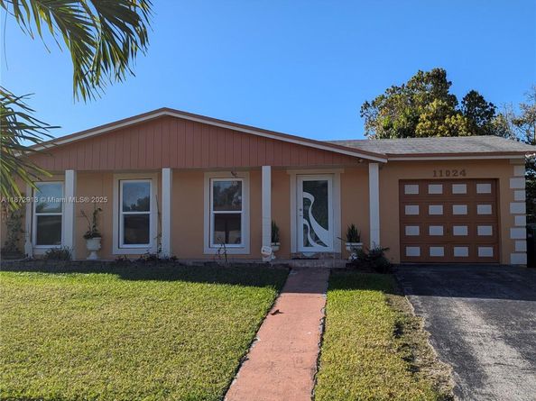 11024 SW 157th Ter, Miami FL 33157