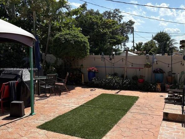 7430 Buchanan St, Hollywood FL 33024