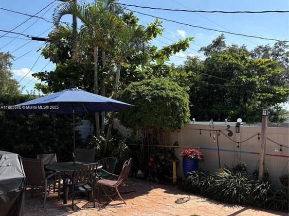 7430 Buchanan St, Hollywood FL 33024