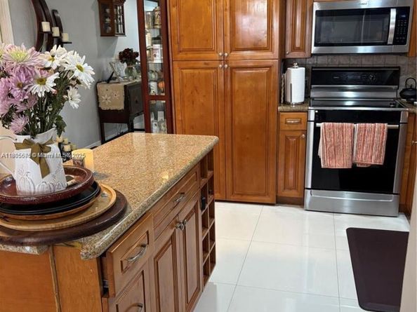 7430 Buchanan St, Hollywood FL 33024