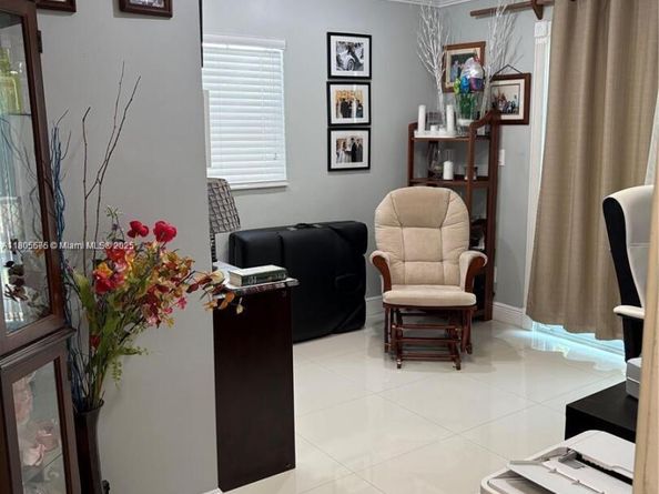 7430 Buchanan St, Hollywood FL 33024