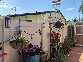 7430 Buchanan St, Hollywood FL 33024