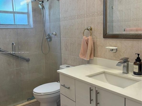 7430 Buchanan St, Hollywood FL 33024