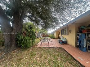 5965 NW 200th St, Hialeah FL 33015