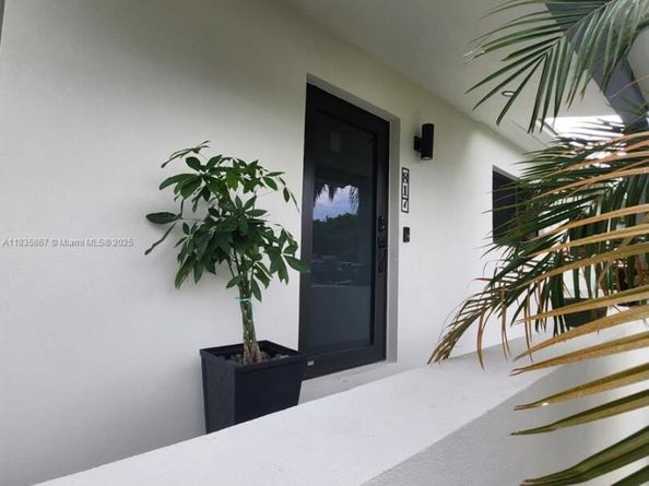 817 NW 17th St, Fort Lauderdale FL 33311