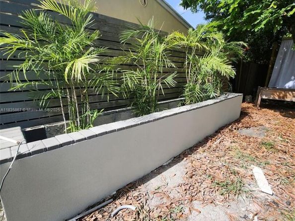 817 NW 17th St, Fort Lauderdale FL 33311