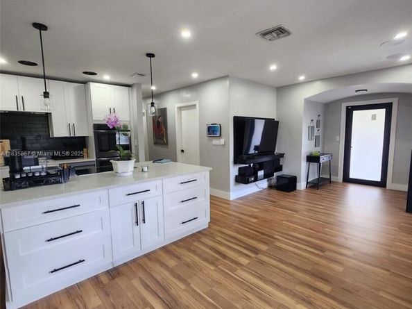 817 NW 17th St, Fort Lauderdale FL 33311