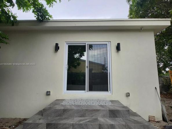 817 NW 17th St, Fort Lauderdale FL 33311