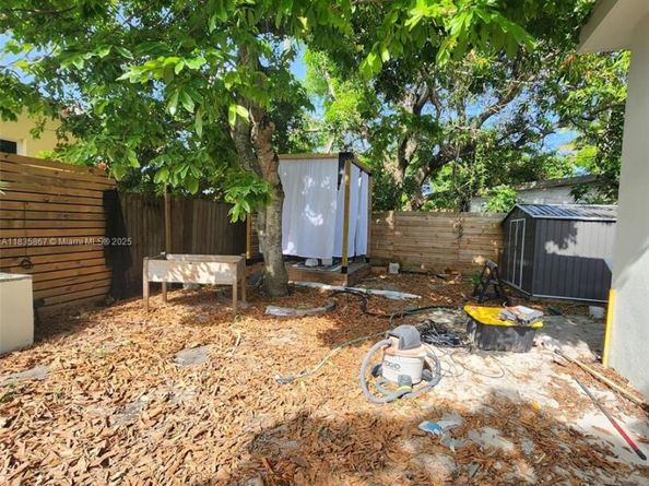 817 NW 17th St, Fort Lauderdale FL 33311