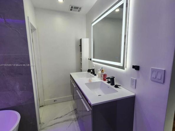 817 NW 17th St, Fort Lauderdale FL 33311