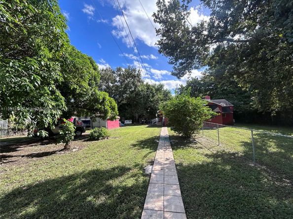 1452 NW 41st St, Miami FL 33142