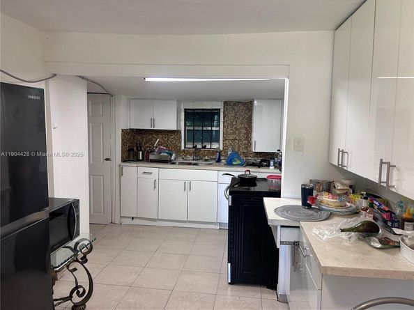 1452 NW 41st St, Miami FL 33142