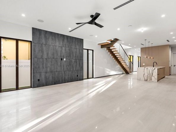 1215 NE 11th Ave B, Fort Lauderdale FL 33304