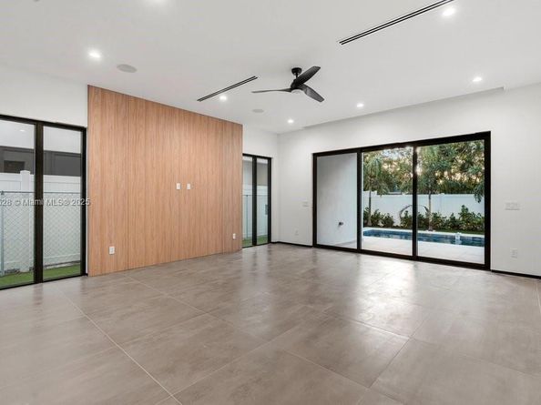 1215 NE 11th Ave B, Fort Lauderdale FL 33304