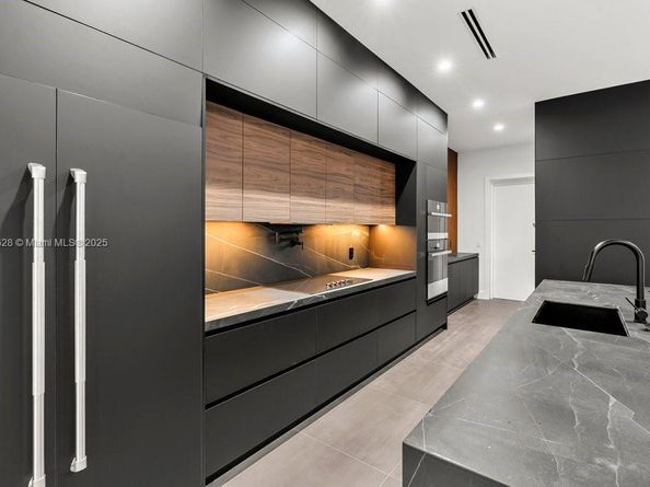 1215 NE 11th Ave B, Fort Lauderdale FL 33304