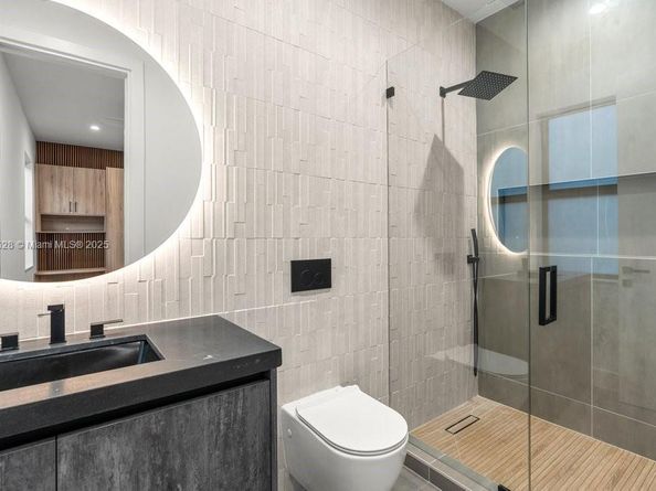 1215 NE 11th Ave B, Fort Lauderdale FL 33304