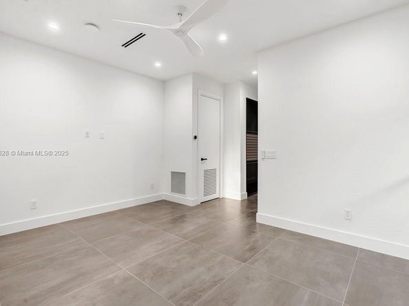 1215 NE 11th Ave B, Fort Lauderdale FL 33304