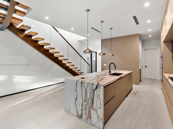 1215 NE 11th Ave B, Fort Lauderdale FL 33304