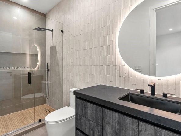 1215 NE 11th Ave B, Fort Lauderdale FL 33304