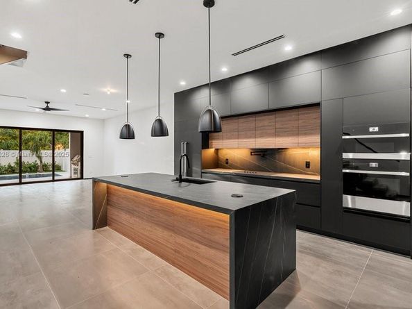 1215 NE 11th Ave B, Fort Lauderdale FL 33304