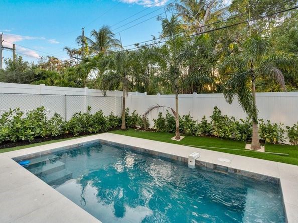 1215 NE 11th Ave B, Fort Lauderdale FL 33304