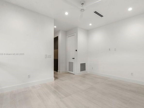 1215 NE 11th Ave B, Fort Lauderdale FL 33304