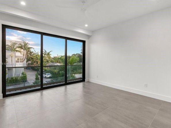 1215 NE 11th Ave B, Fort Lauderdale FL 33304