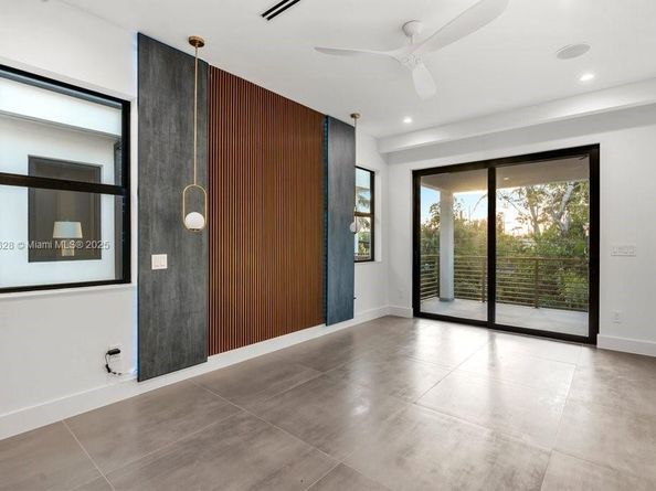 1215 NE 11th Ave B, Fort Lauderdale FL 33304