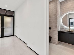 1215 NE 11th Ave B, Fort Lauderdale FL 33304