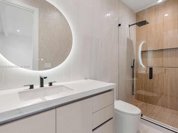 1215 NE 11th Ave B, Fort Lauderdale FL 33304